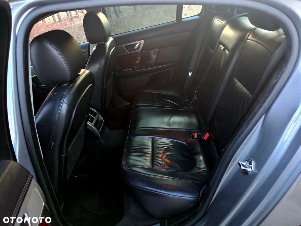 Jaguar XF 2.7 V6 D Premium Luxury - 8