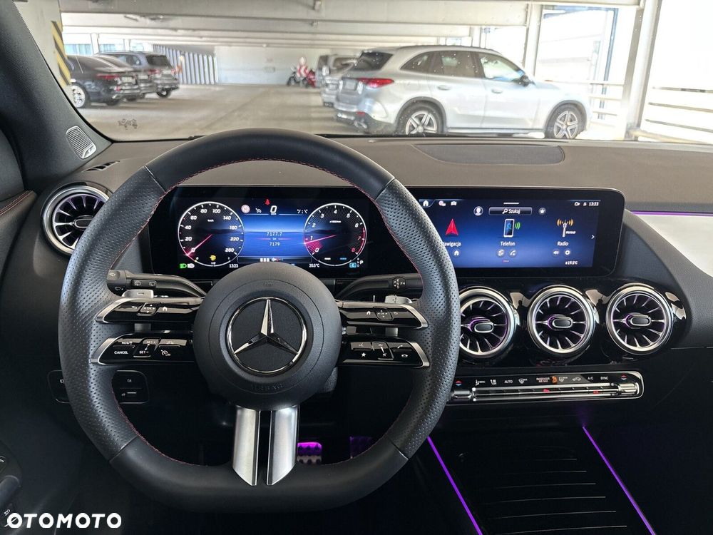 Mercedes-Benz GLA - 12