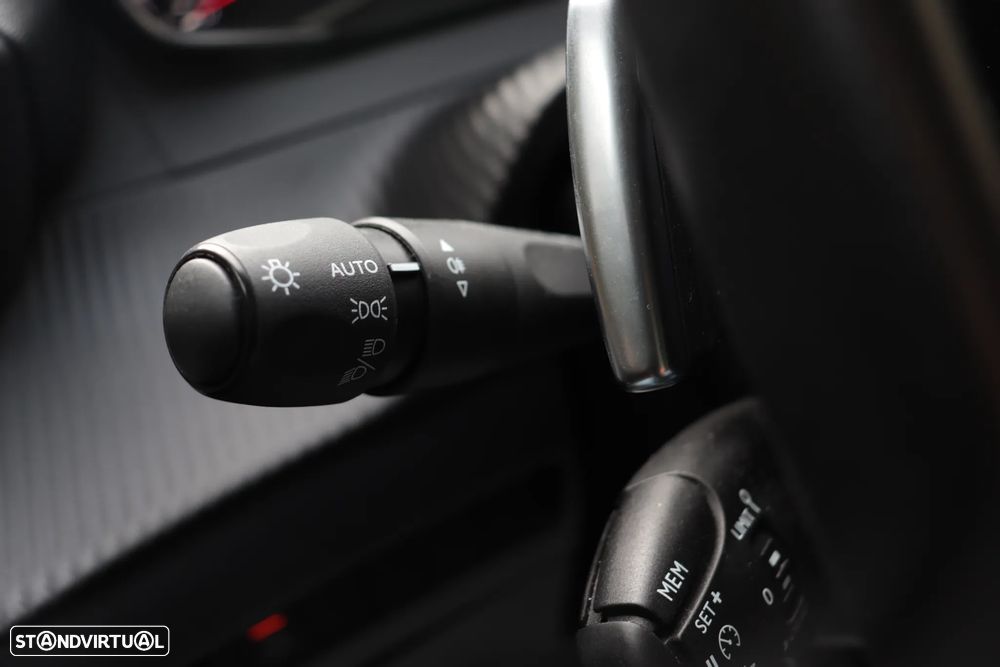 Peugeot 208 PureTech 100 EAT8 Active - 23