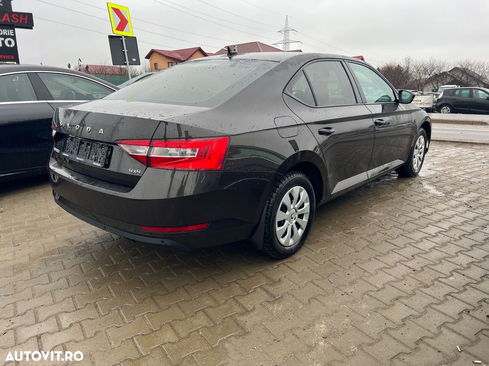 Skoda Superb 2.0 TDI 4x4 DSG Premium Edition - 4