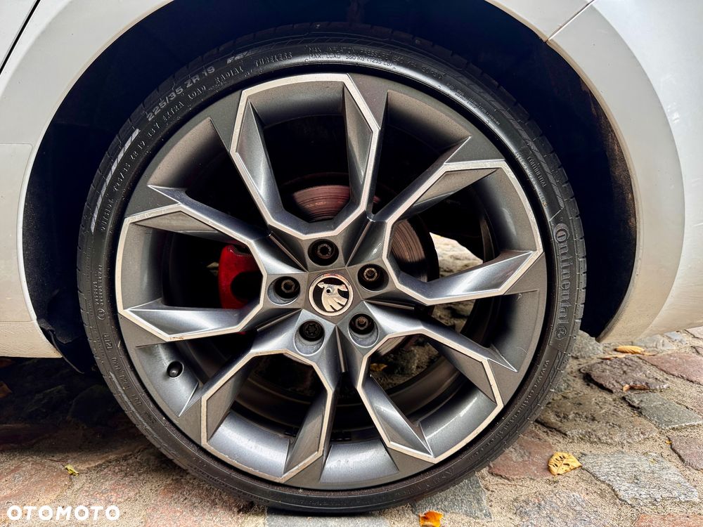 Skoda Octavia 2.0 TDI RS - 35