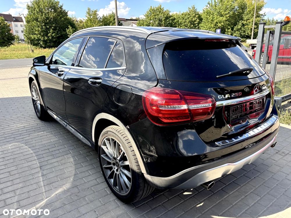 Mercedes-Benz GLA 250 4-Matic - 4