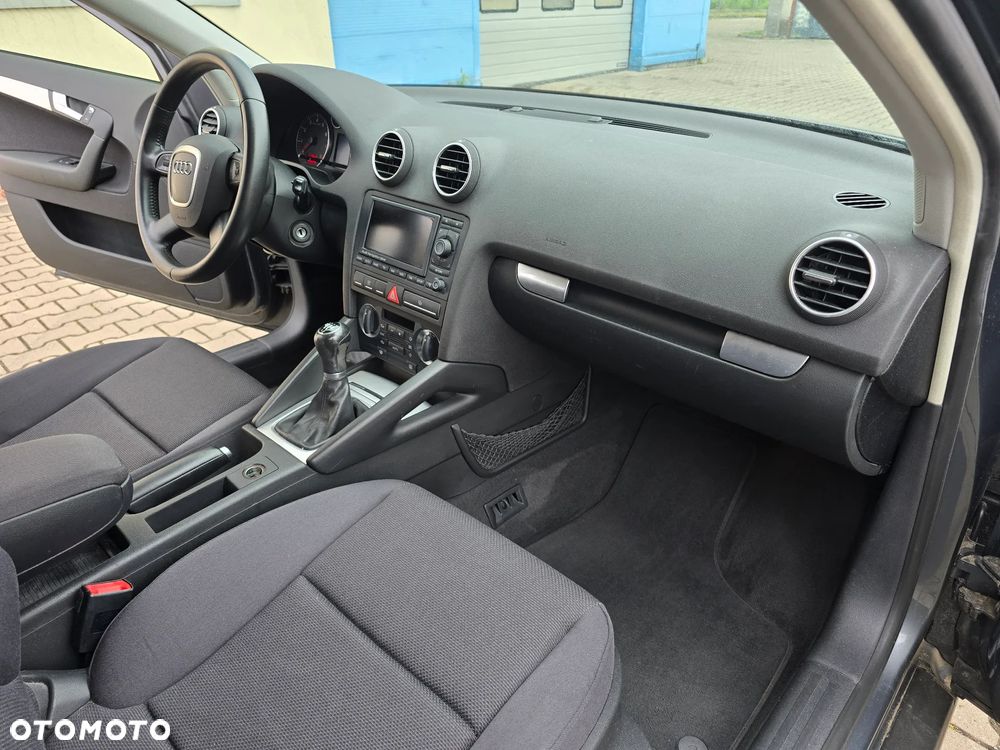 Audi A3 Sportback 1.6 Attraction - 12