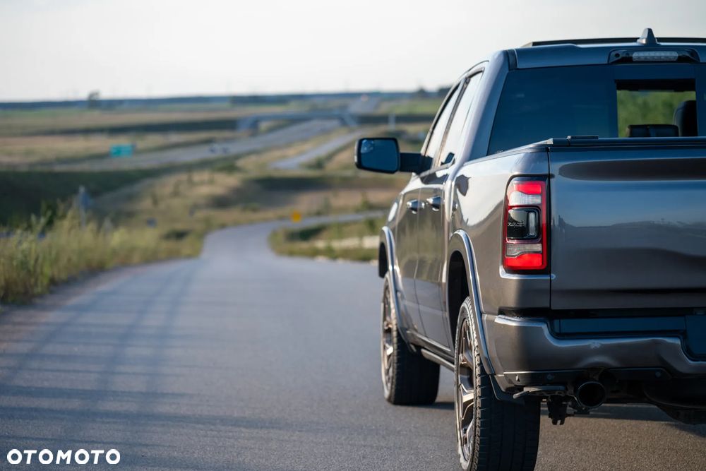 RAM 1500 Crew Cab Shortbed Limited - 18