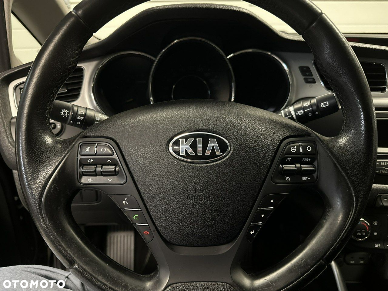 Kia Ceed - 10