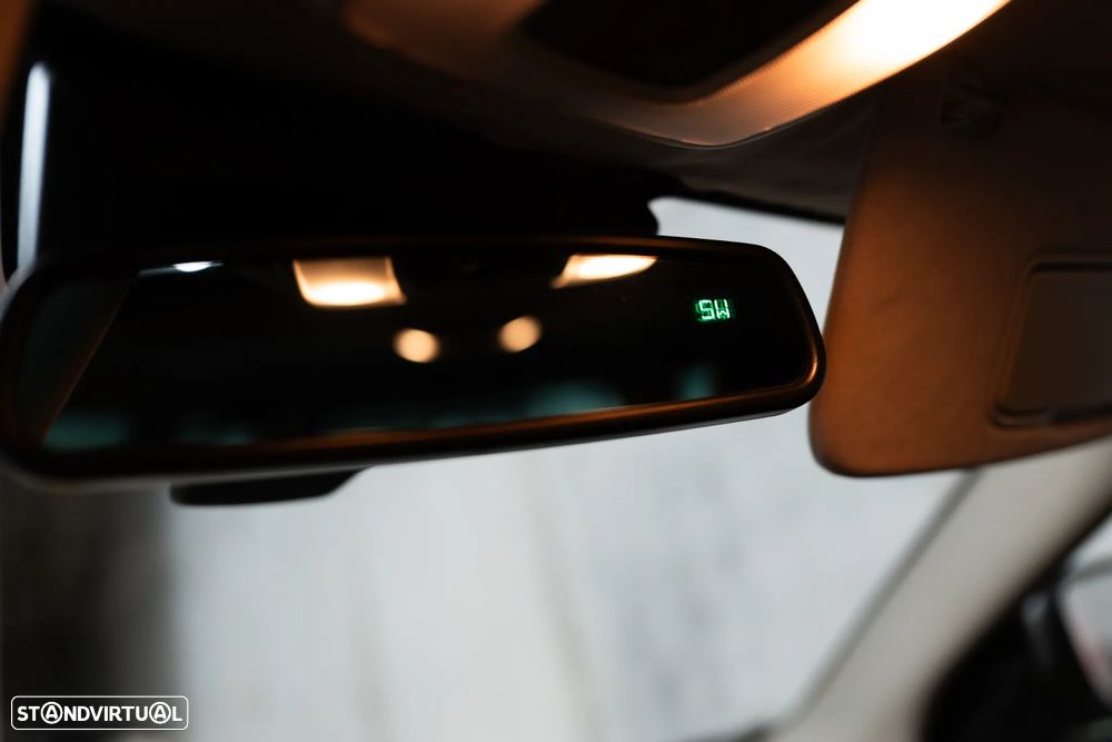 Volvo XC 70 D5 Summum Geartronic - 32