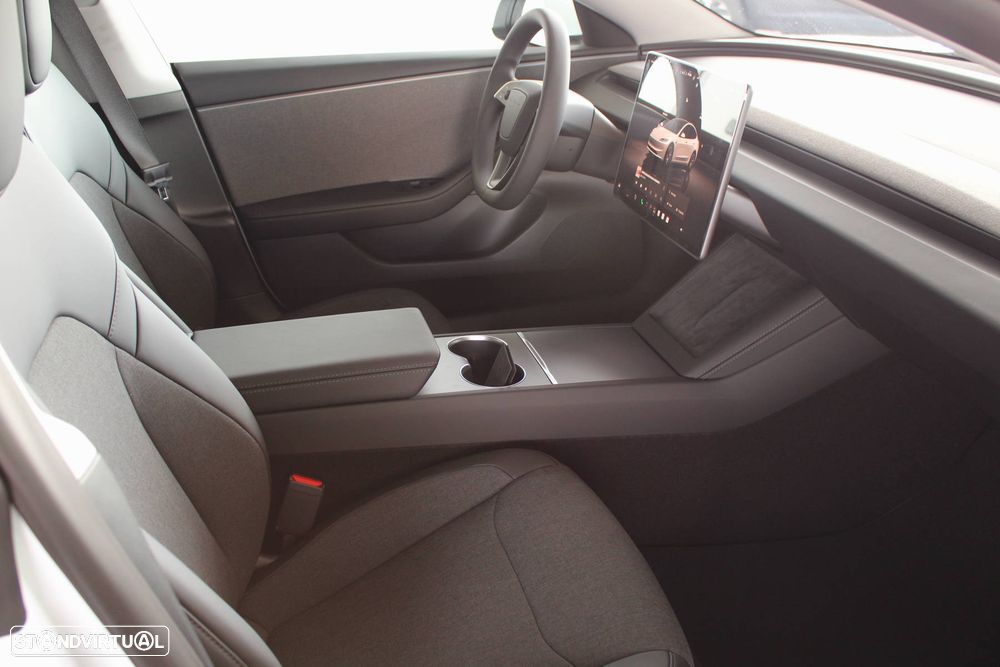 Tesla Model 3 - 9