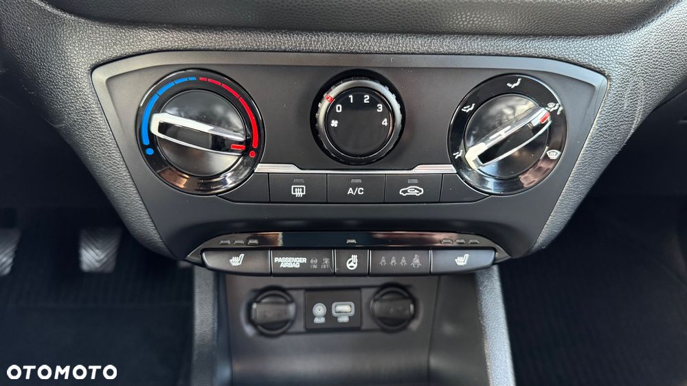 Hyundai i20 blue 1.2 Trend - 29