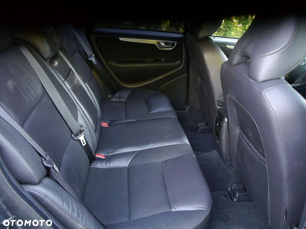 Volvo V70 2.5T AWD Momentum - 30