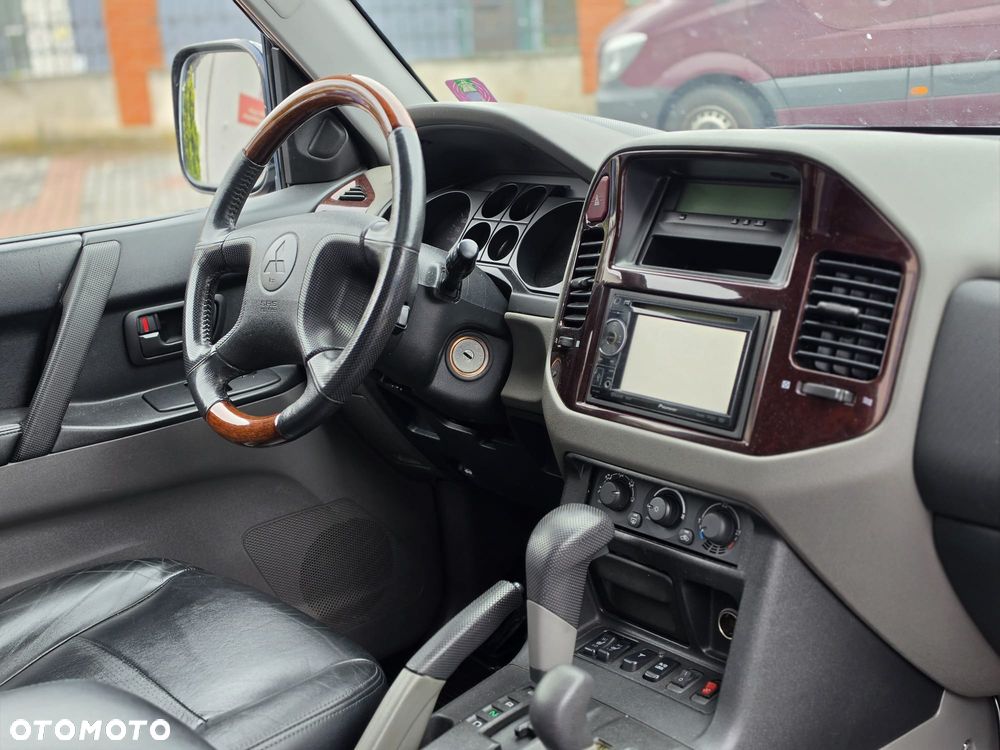 Mitsubishi Pajero - 19