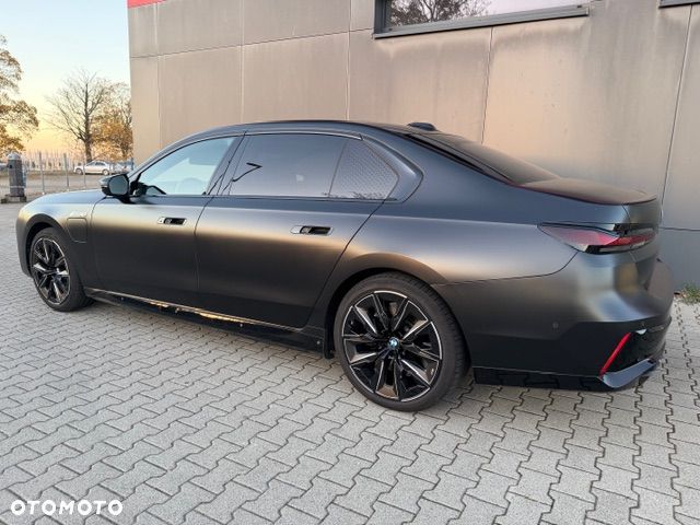 BMW Seria 7 M760e PHEV xDrive Individual Edition sport - 3