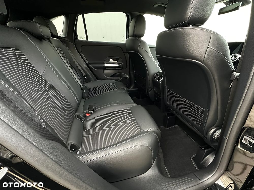 Mercedes-Benz GLA 200 4-Matic Progressive - 28