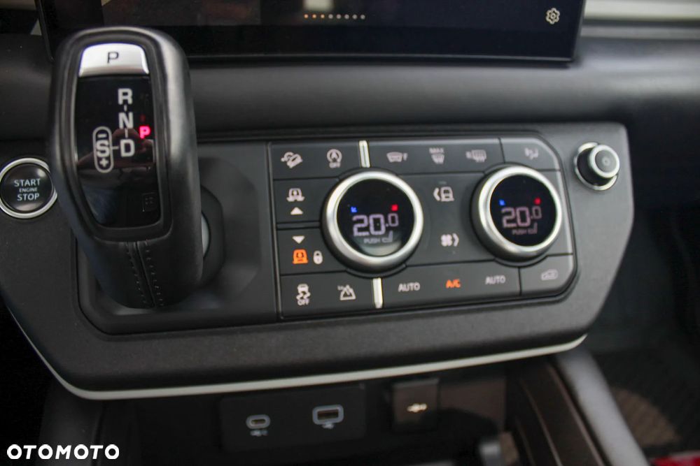 Land Rover Defender 110 D200 X-Dynamic HSE - 17