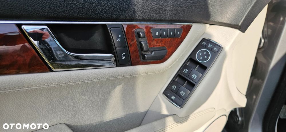 Mercedes-Benz Klasa C 350 CGI 7G-TRONIC BlueEFFICIENCY Avantgarde - 19