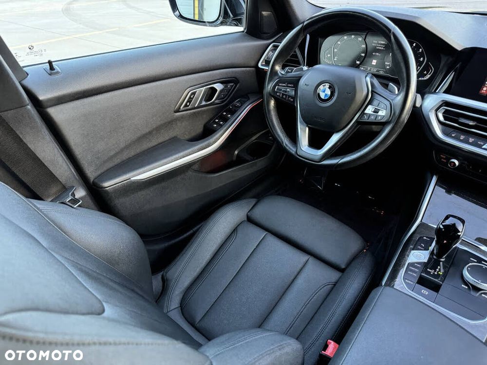 BMW Seria 3 330i M Sport sport - 31