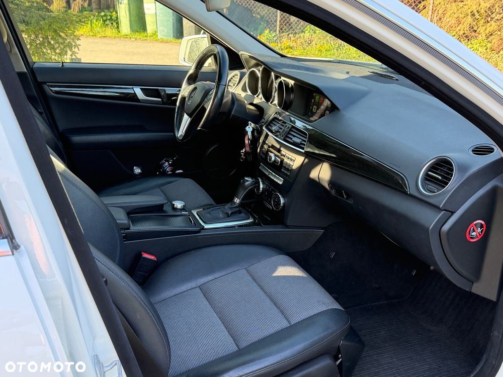 Mercedes-Benz Klasa C 220 CDI 4Matic 7G-TRONIC Avantgarde Edition - 18