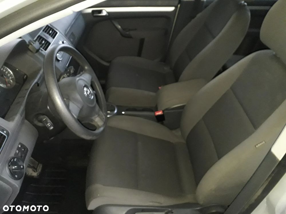Volkswagen Touran - 33