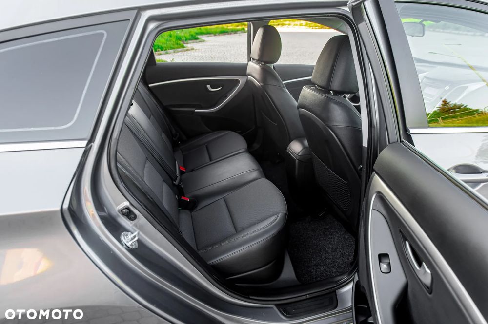 Hyundai i30 blue Kombi 1.6 GDi Style - 21