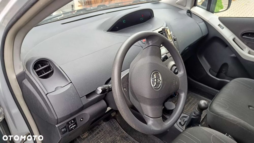 Toyota Yaris - 4