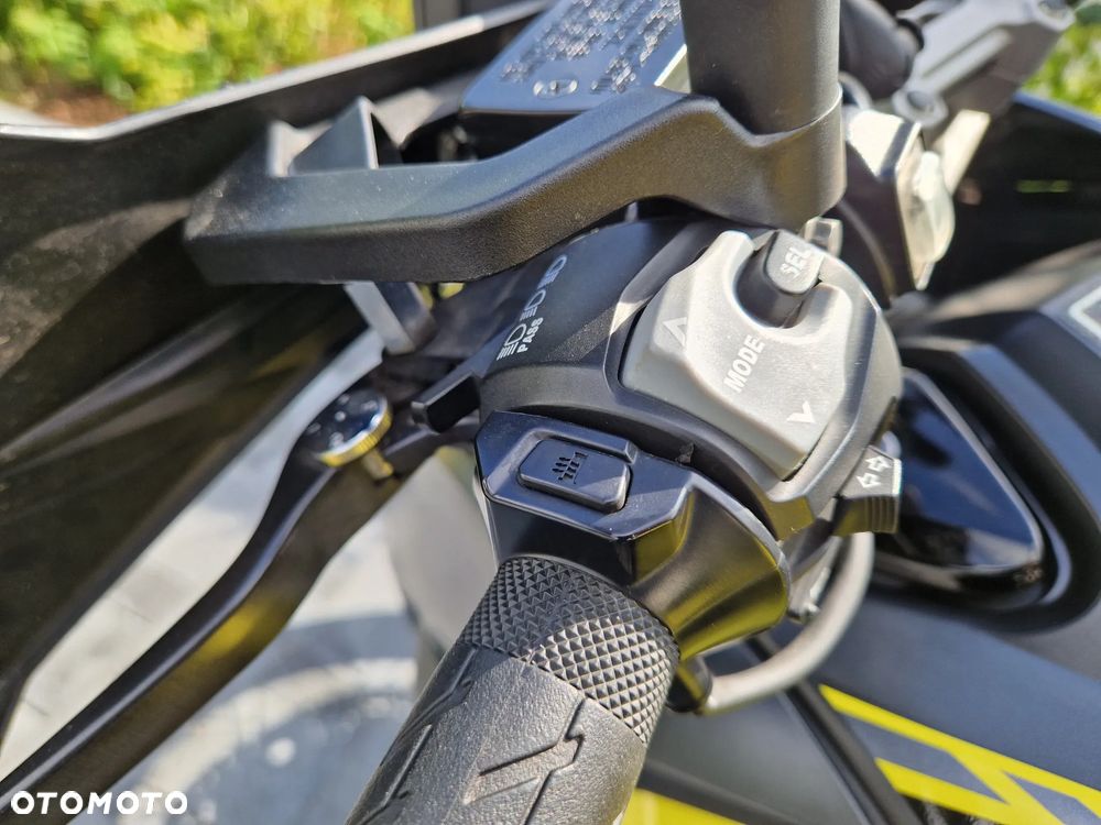 Suzuki V-STROM - 16