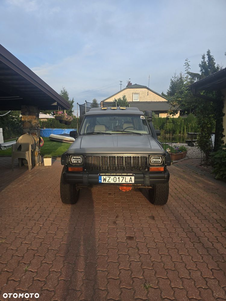 Jeep Cherokee - 1