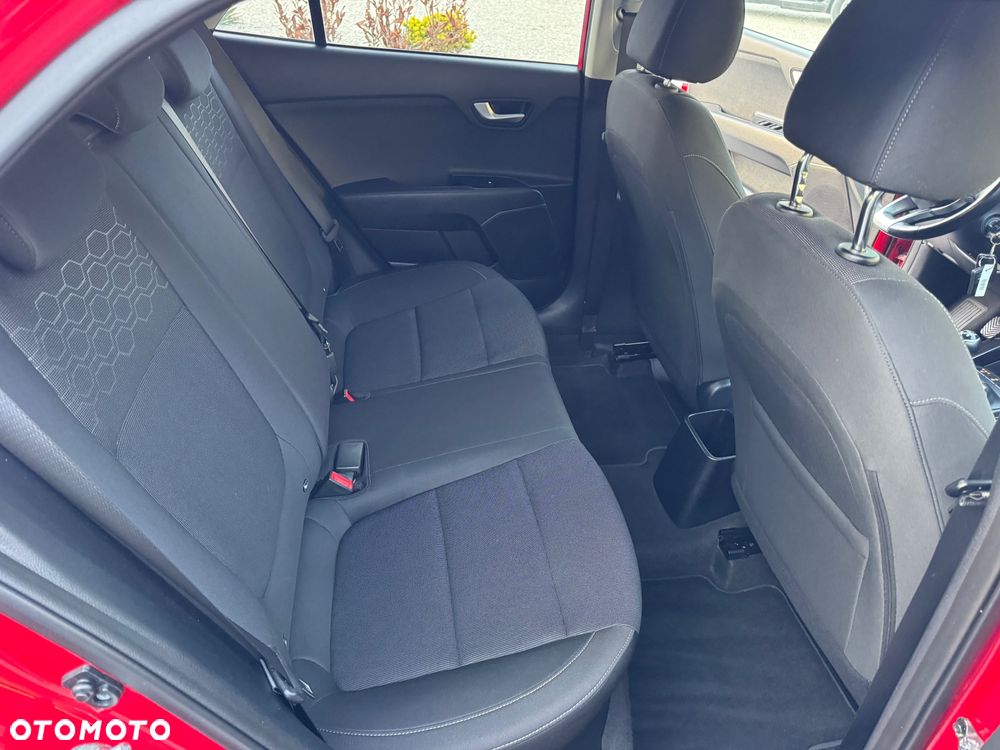 Kia Rio 1.2 Dream Team Edition - 29