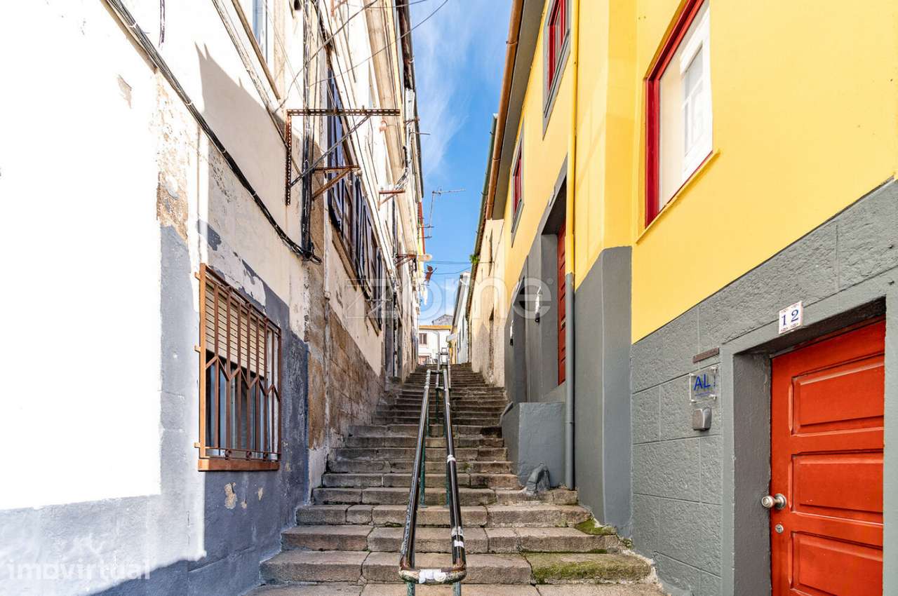 Prédio com Projeto Aprovado | 10 Apartamentos | Zona UNESCO | Porto