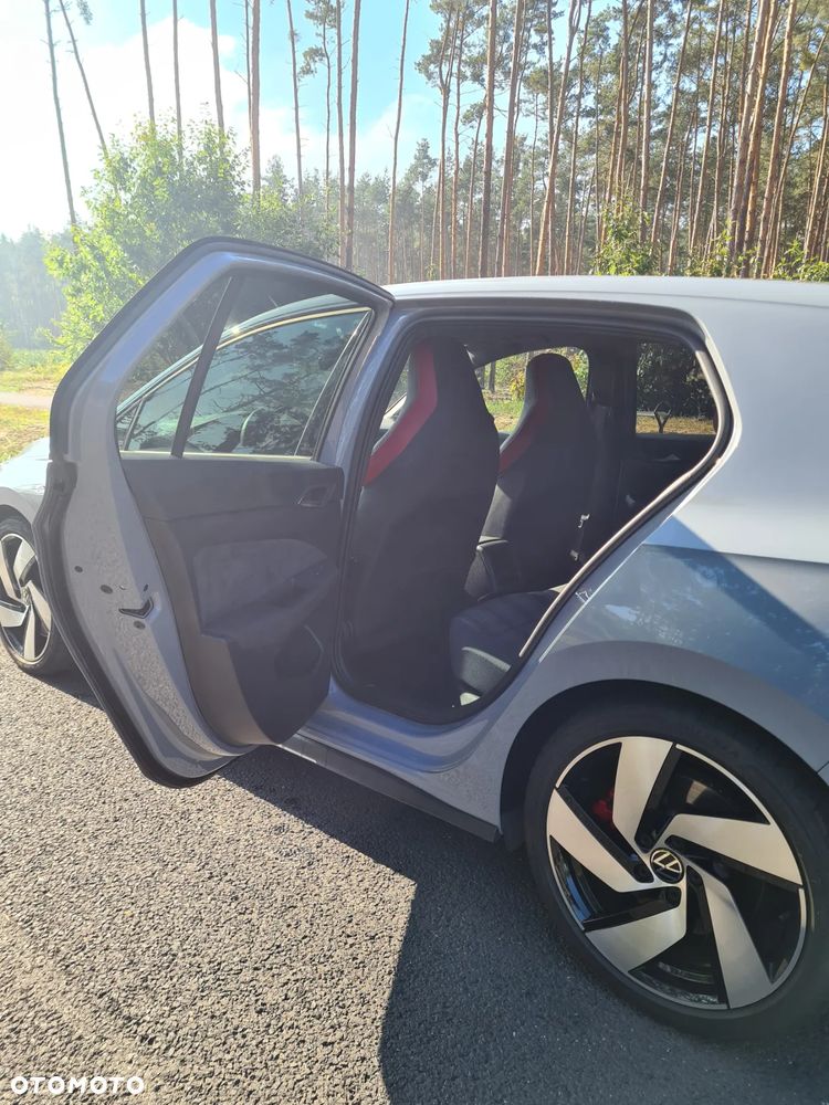 Volkswagen Golf - 10