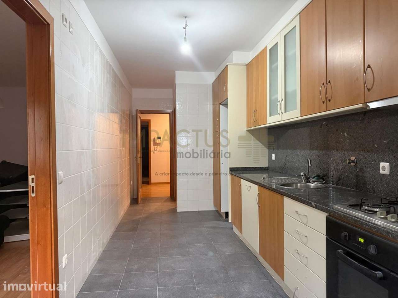 Apartamento T2+1 renovado com lugar de garagem - Grande imagem: 2/15