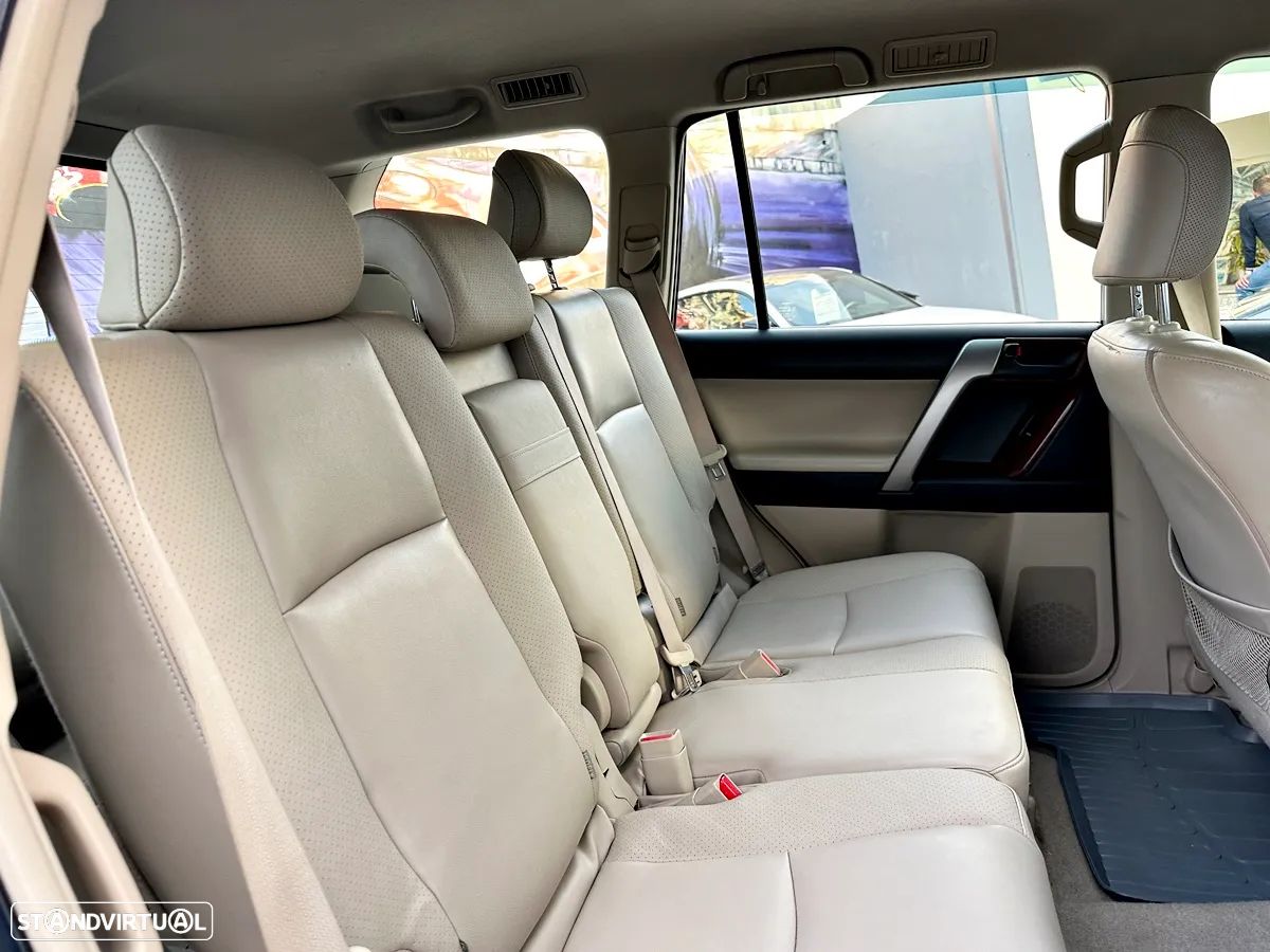 Toyota Land Cruiser Prado - 28