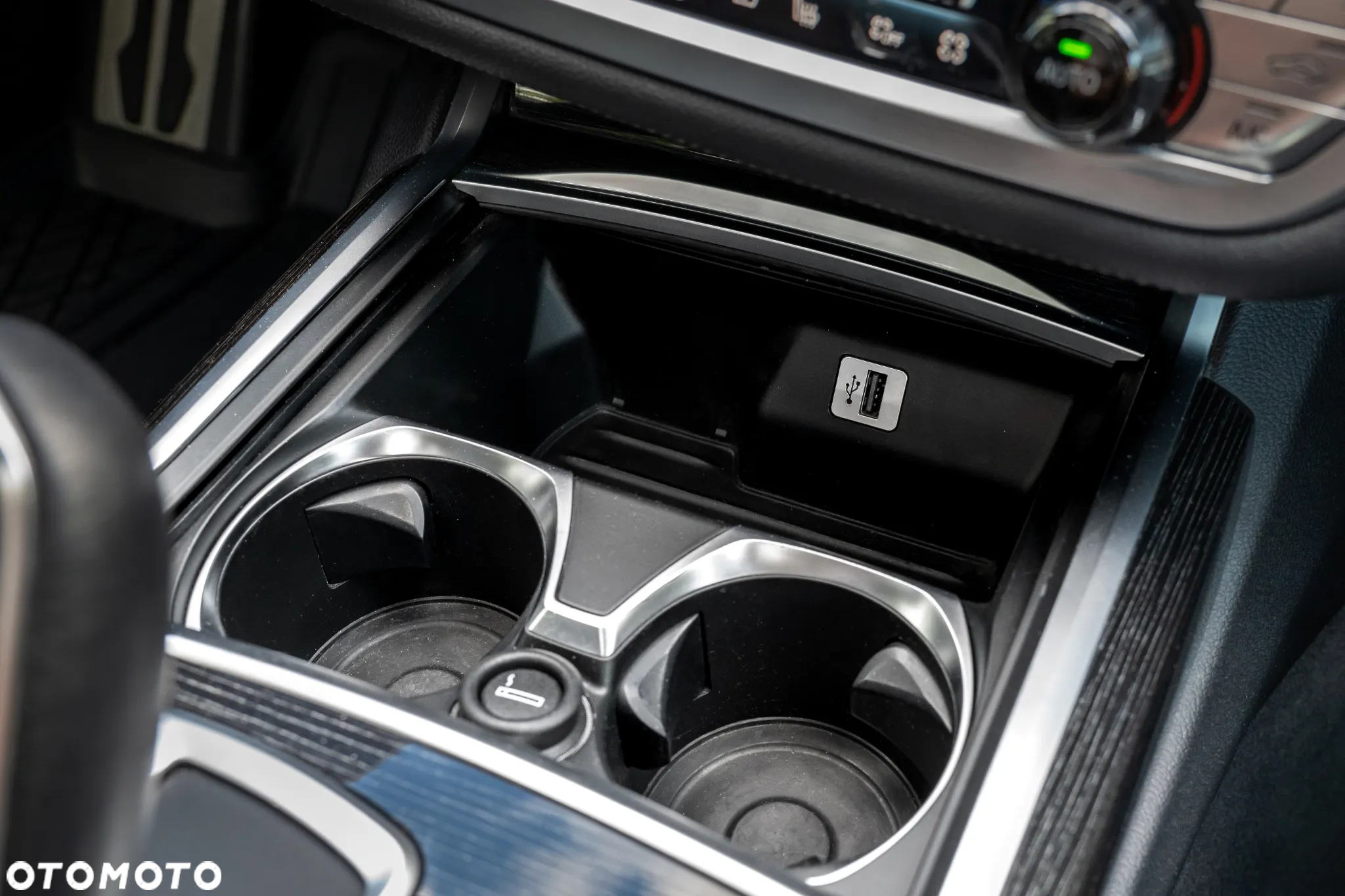 BMW Seria 7 740Li - 30