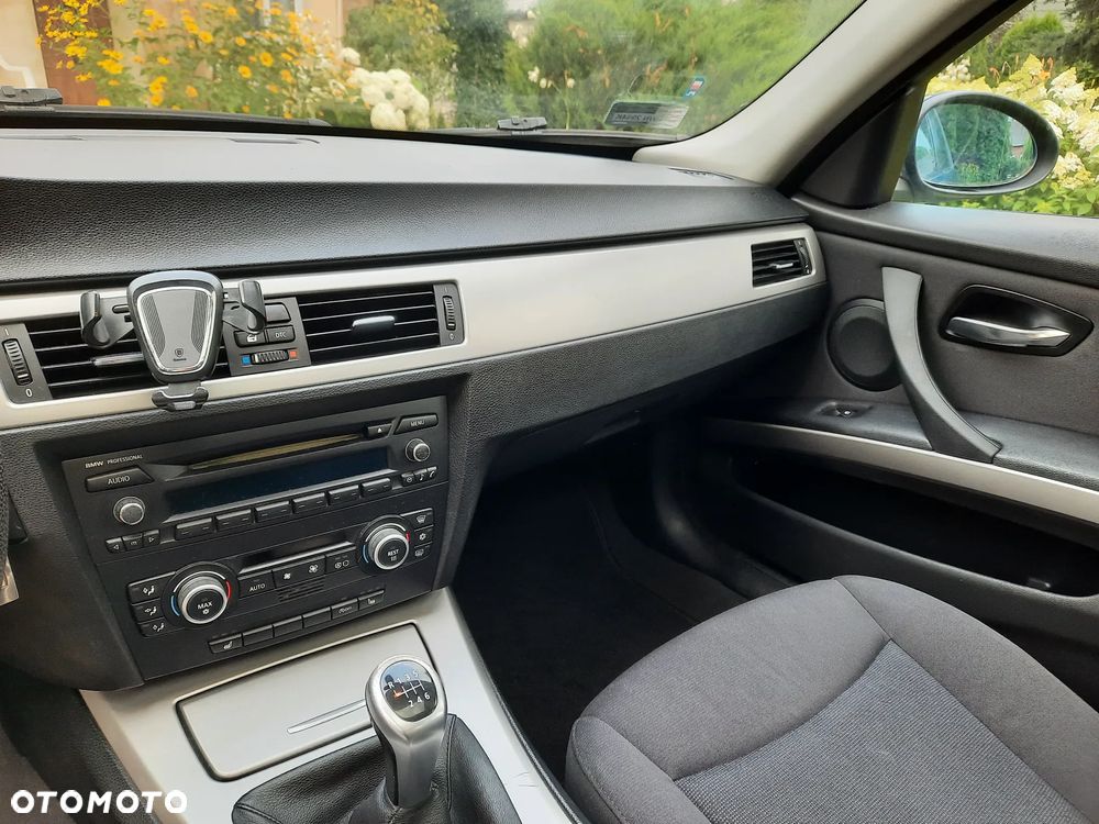 BMW Seria 3 318i - 18