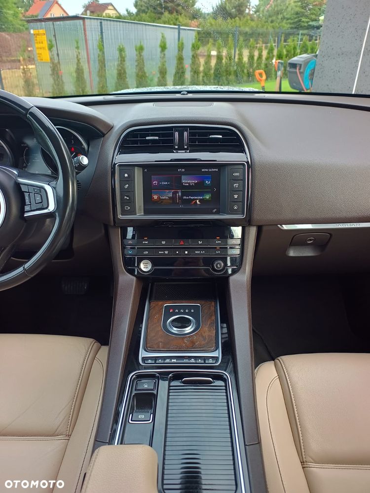 Jaguar F-Pace 2.0 i4D AWD Prestige - 8