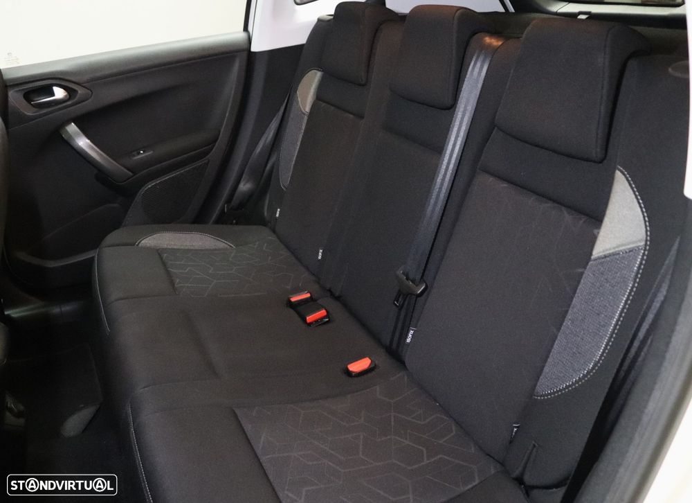 Peugeot 2008 1.2 PureTech Style - 32