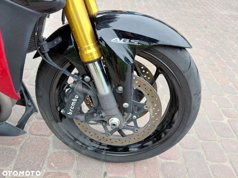Suzuki GSX - 12
