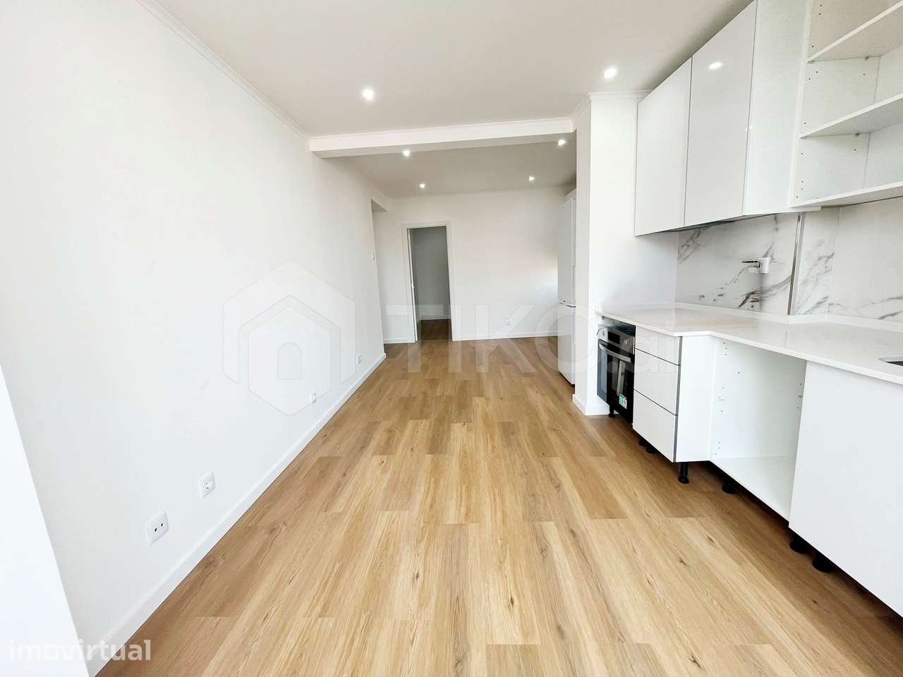 T1 Totalmente remodelado na Amadora – Pronto a habitar | Excelente loc - Grande imagem: 5/10