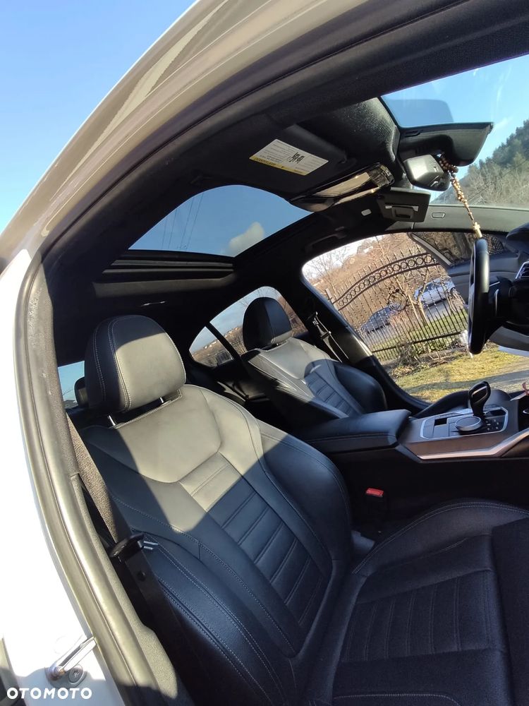 BMW Seria 3 330i xDrive - 10