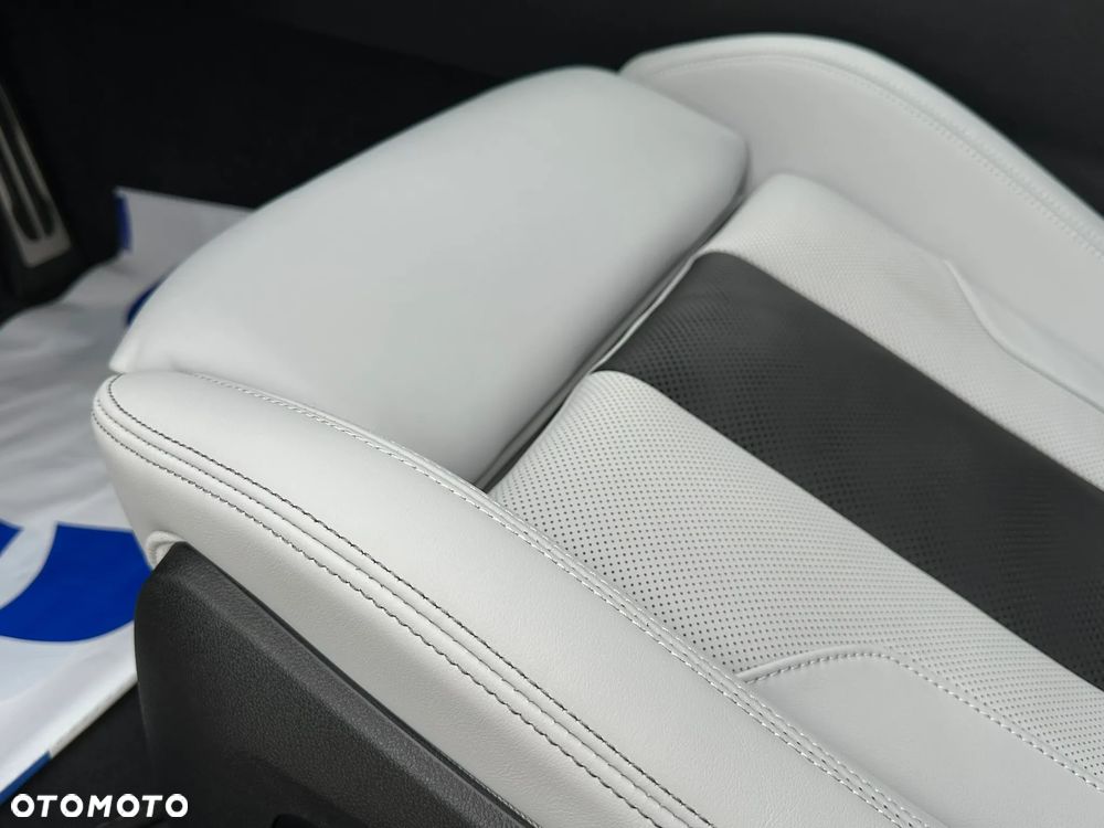 BMW M3 Competition xDrive sport - 25