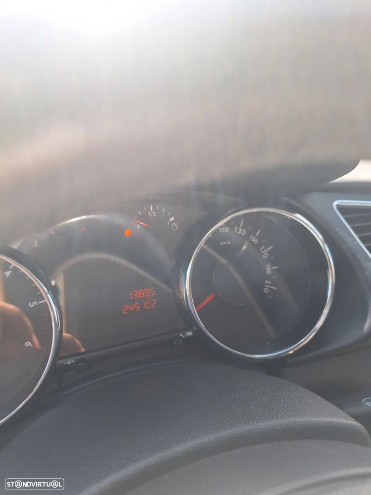 Peugeot 3008 1.6 HDi Executive - 11