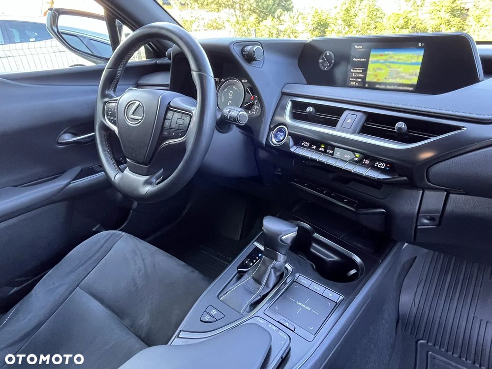 Lexus UX - 14