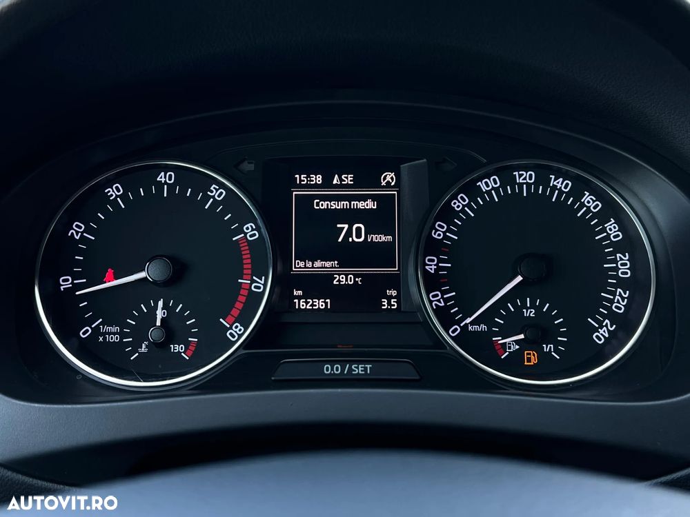 Skoda RAPID 1.2 TSI Style DSG - 18