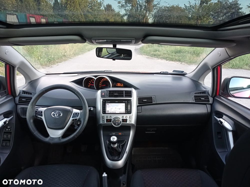Toyota Verso 2.0 D-4D Premium - 31