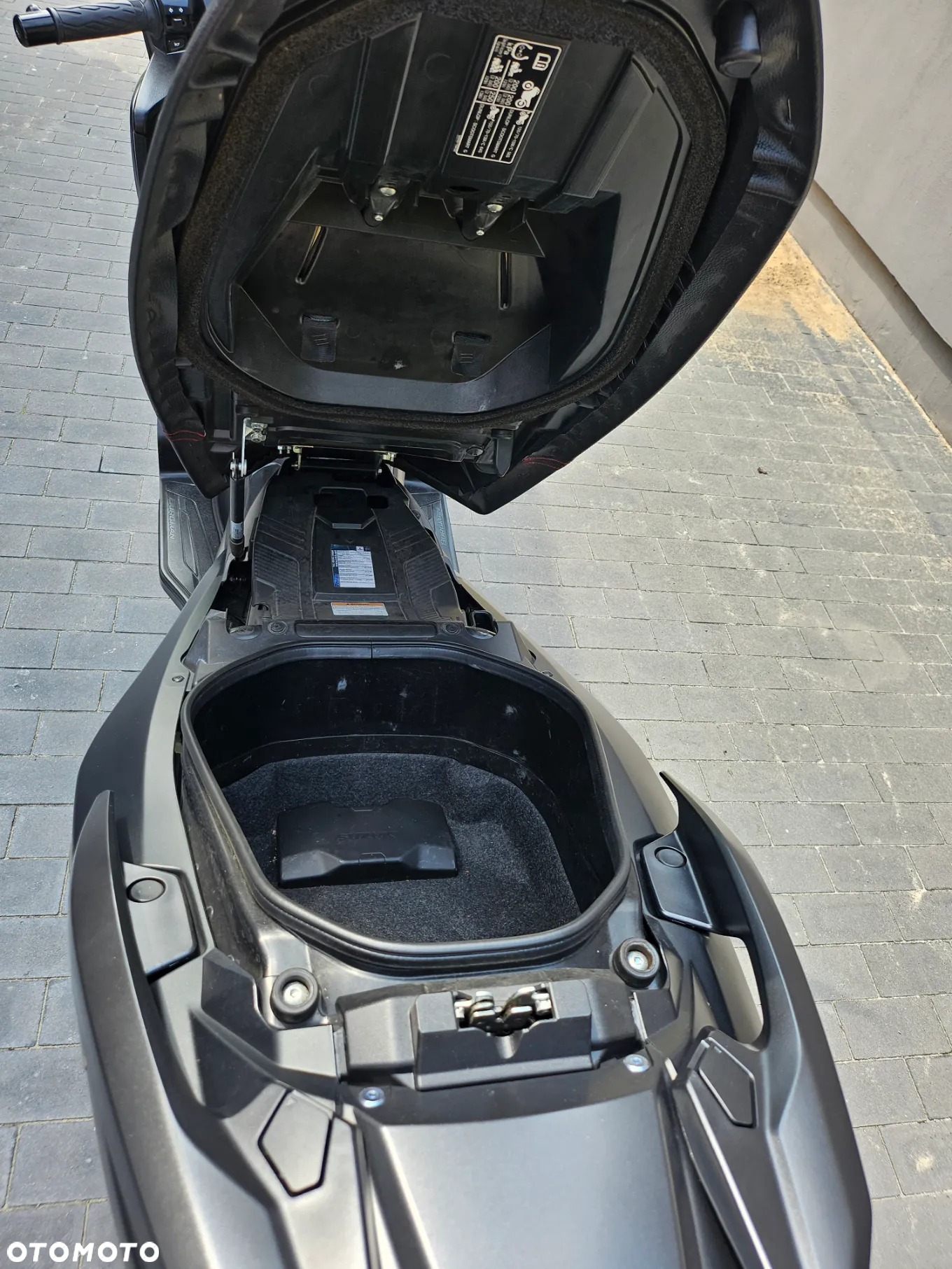 Suzuki Burgman - 8