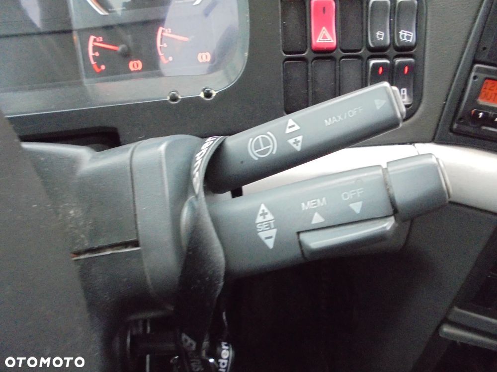 MAN R07 Lions Coach - 34