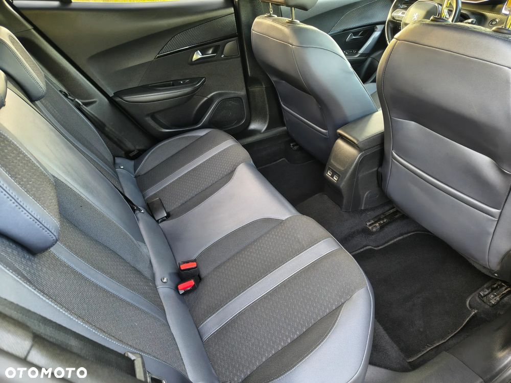 Peugeot 2008 - 10
