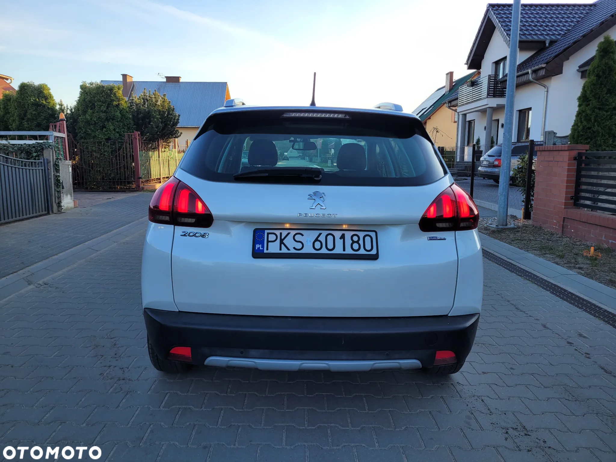 Peugeot 2008 1.2 Pure Tech Allure S&S - 8