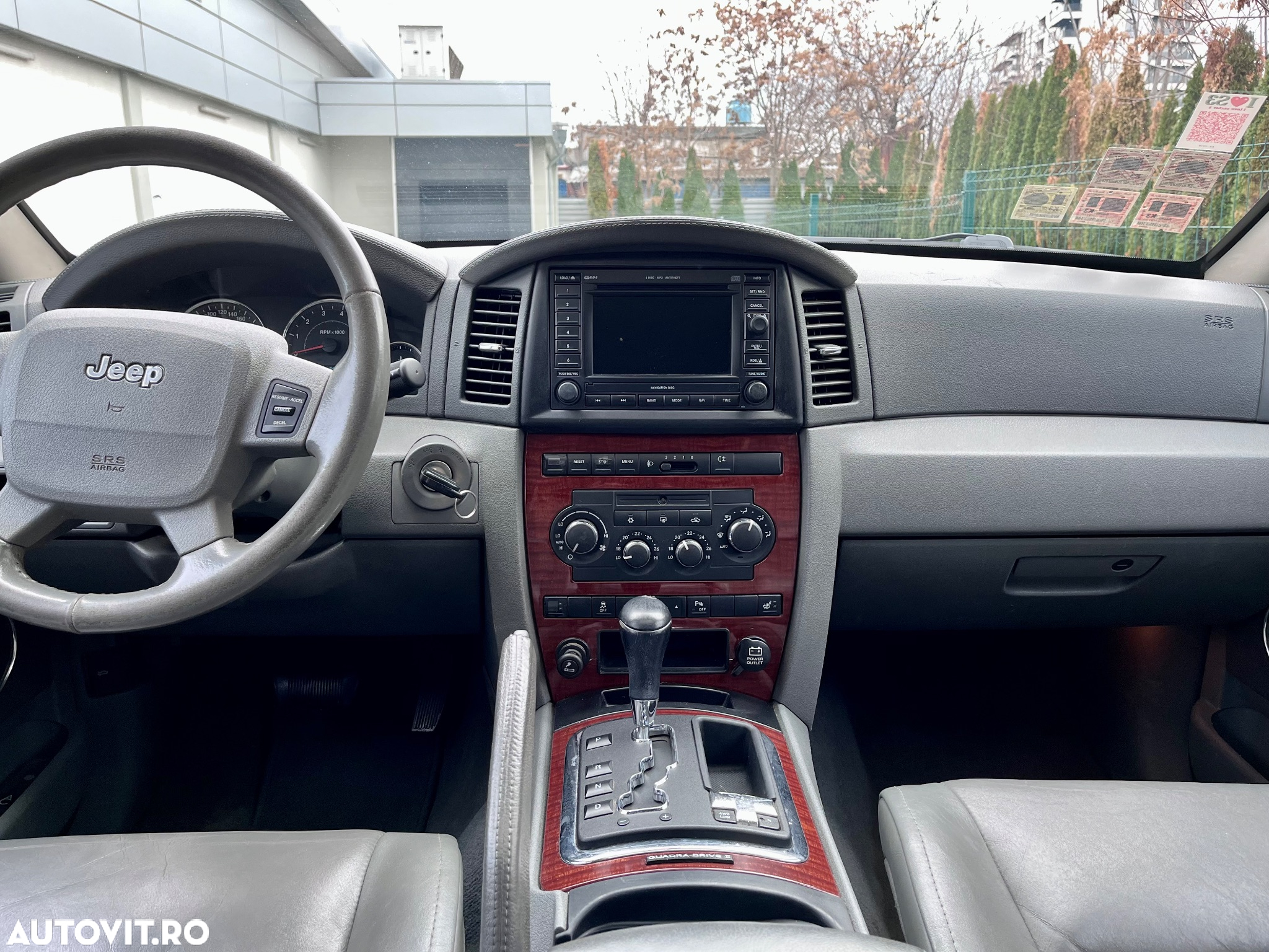Jeep Grand Cherokee - 12