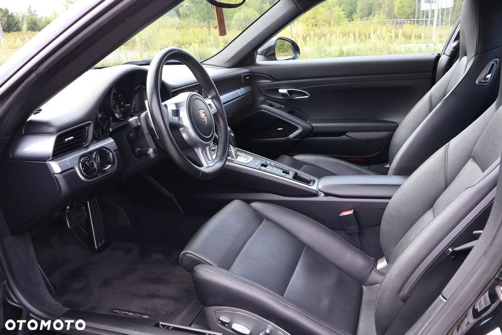 Porsche 911 Carrera PDK - 30