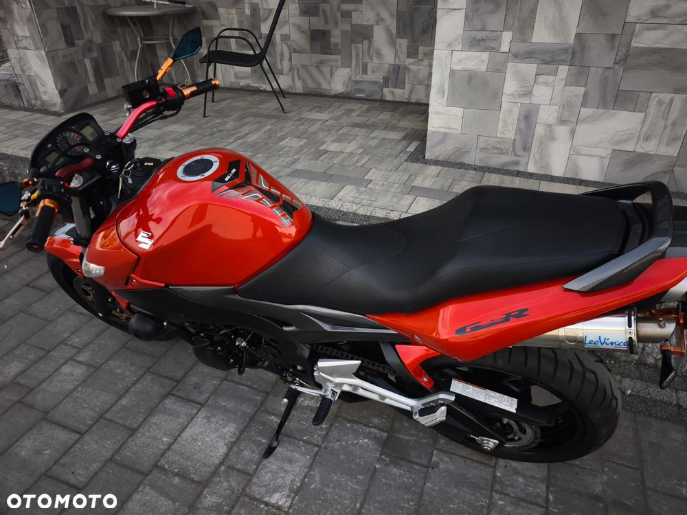 Suzuki GSR - 5