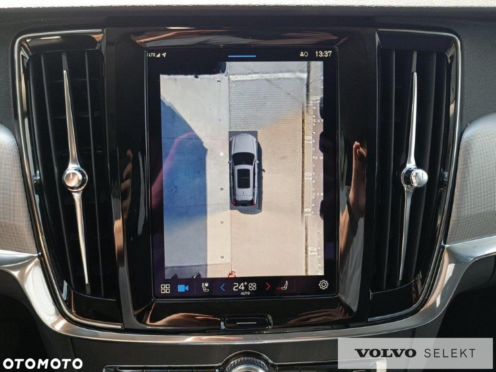 Volvo V90 Cross Country - 26